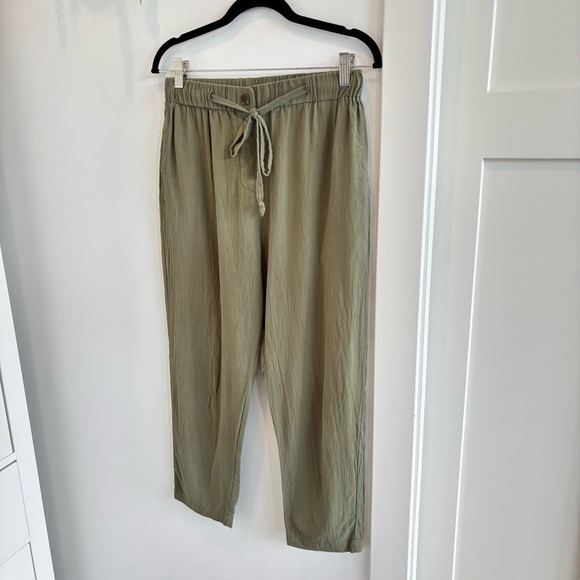 Everly Women's Olive Green Lightweight Cropped Pull On Pant Tie Waist Size Small - Picture 2 of 10